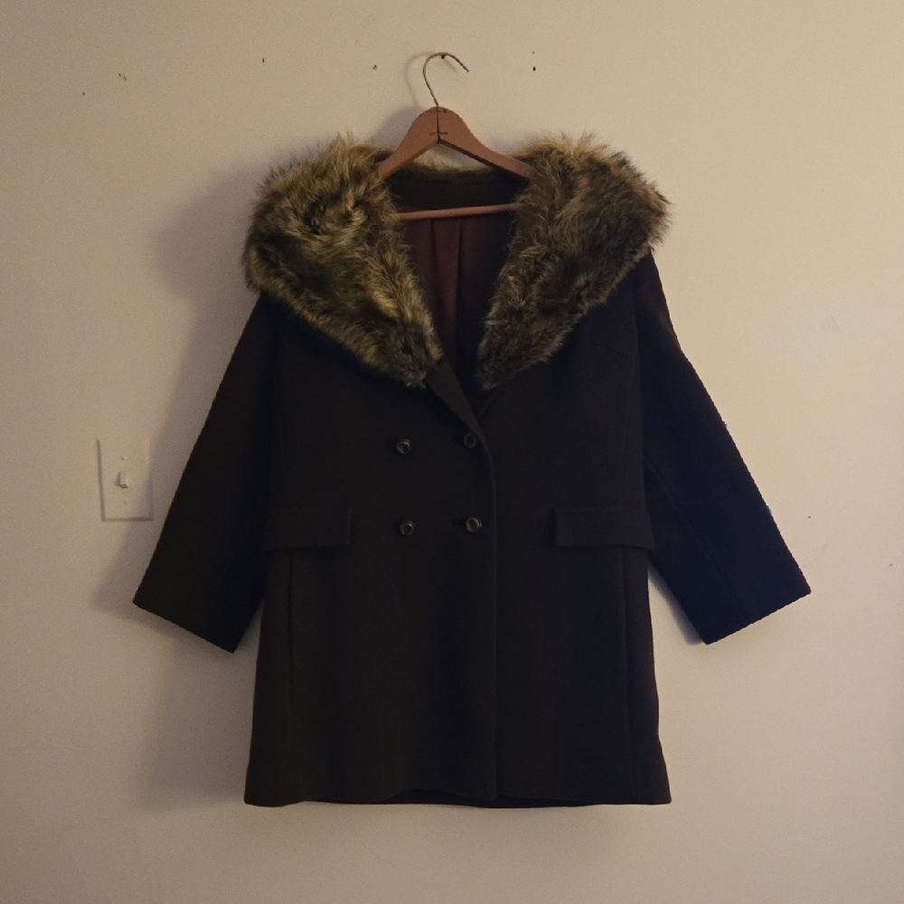 Elegant Brown Pea Coat with Fur Collar.